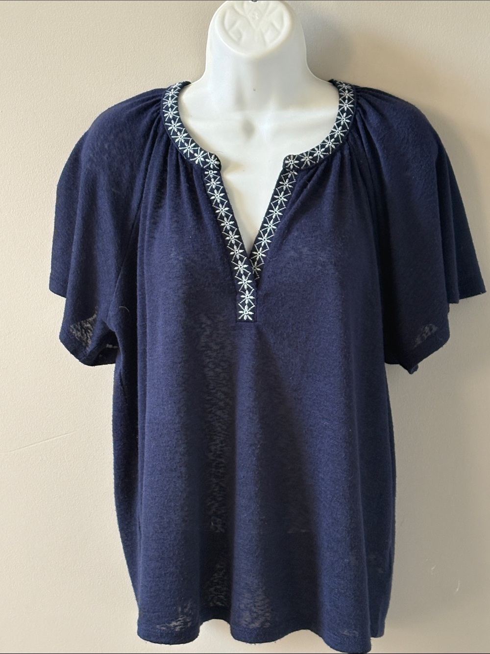 BOBEAU Navy Embroidered V-Neck Short Sleeve Flutter Top, Med